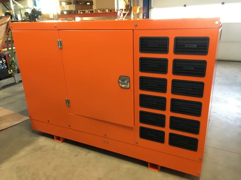 Baudouin 40 kVA dieselaggregaatti äänieristyskotelossa